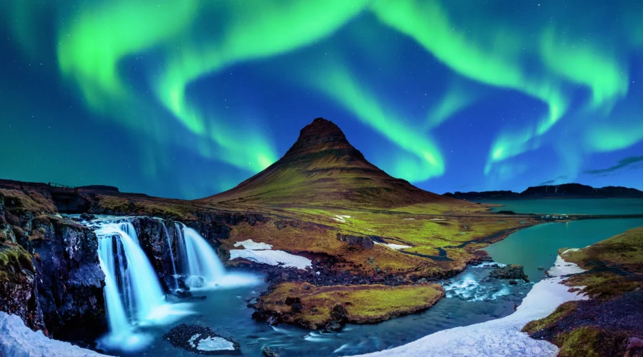 northern-light-aurora-borealis-kirkjufell-iceland-kirkjufell-mountains-winter iceland1